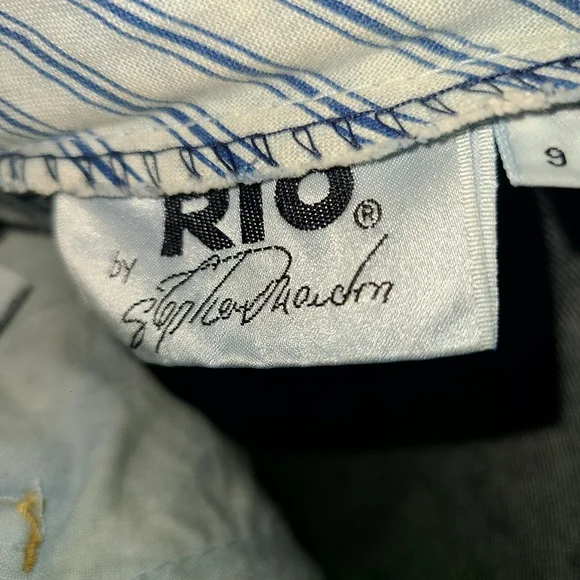 Vintage High Rise Jeans with Tapered Legs and Relaxed Fit - Picture 9 of 9